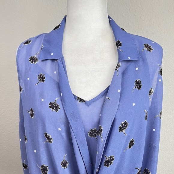 Cabi Crossover Blouse Women's S Two Piece Set in Dusty Blue Floral #5534 Top - Picture 2 of 8